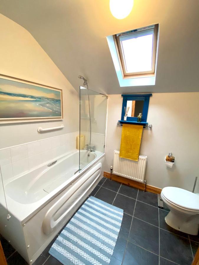 3 Bedroom House Located In Centre Of Carndonagh Exteriér fotografie