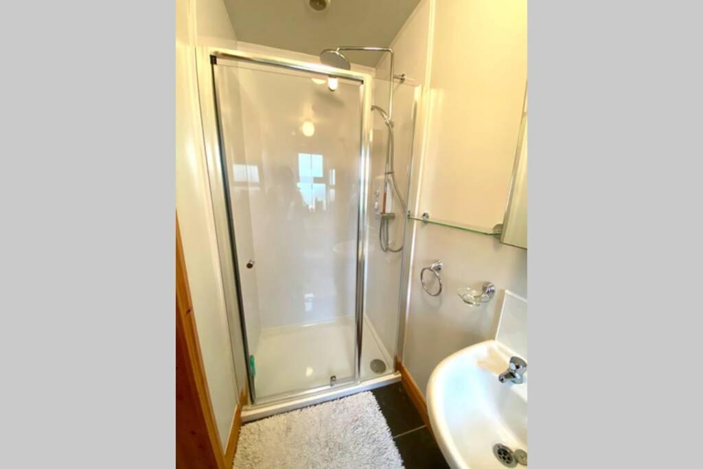 3 Bedroom House Located In Centre Of Carndonagh Exteriér fotografie