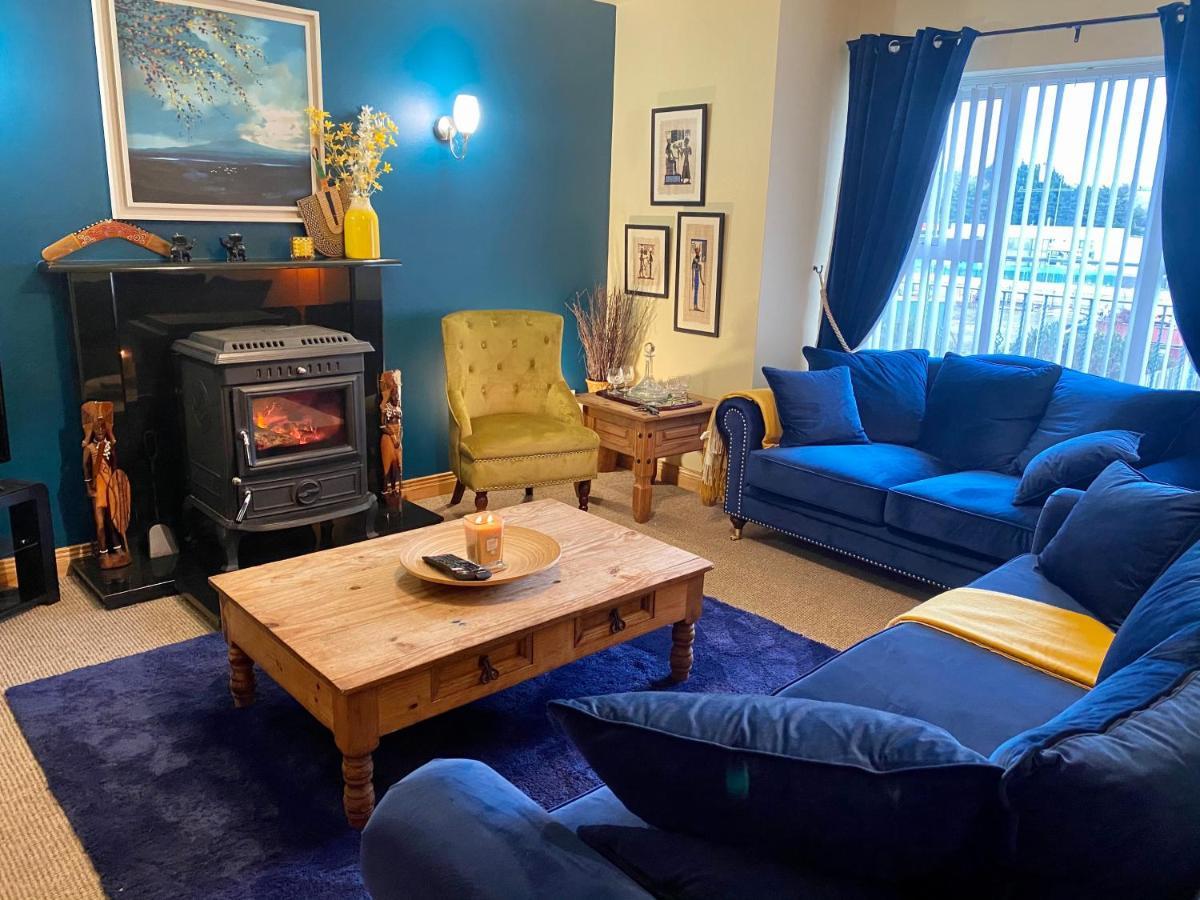 3 Bedroom House Located In Centre Of Carndonagh Exteriér fotografie